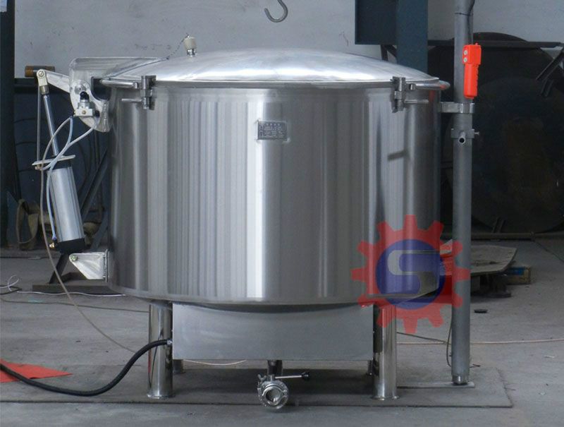 Electric jacketed tank with lid